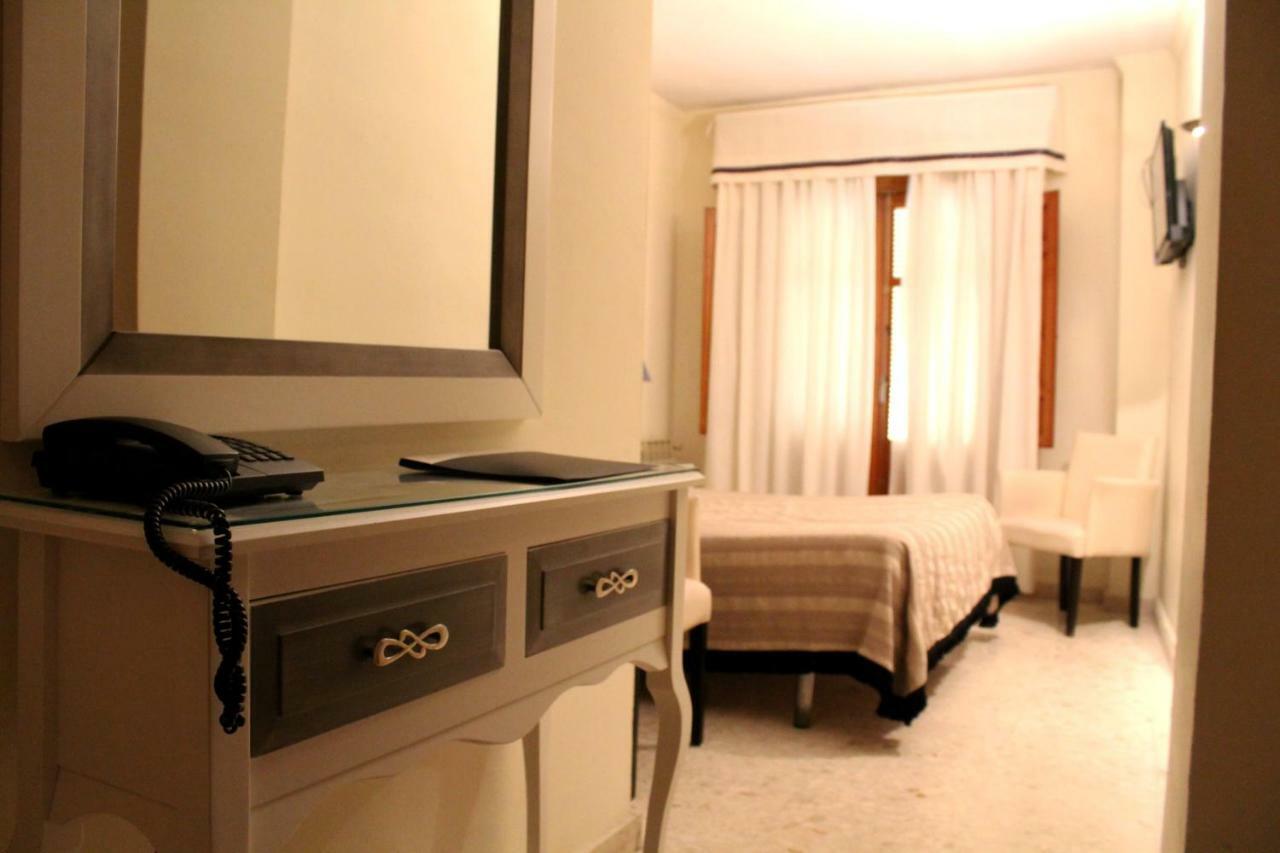Hôtel El Sol à Lanjarón Extérieur photo